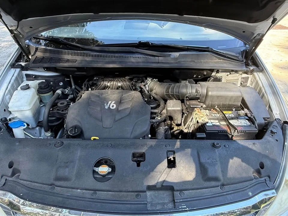 2012 Kia Carnival - Image 11 of 12