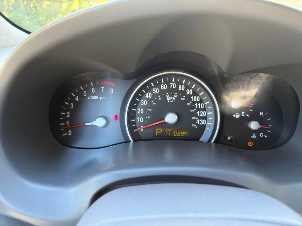 2012 Kia Carnival - Image 12 of 12