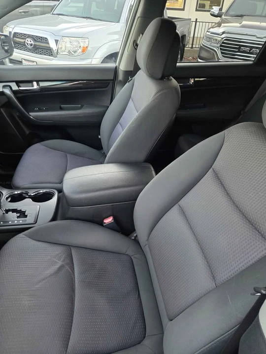 2012 Kia Sorento - Image 8 of 10