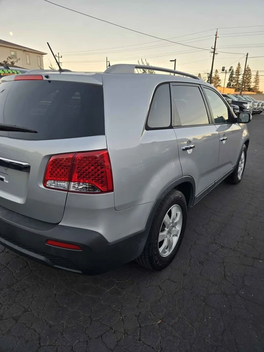 2012 Kia Sorento - Image 5 of 10