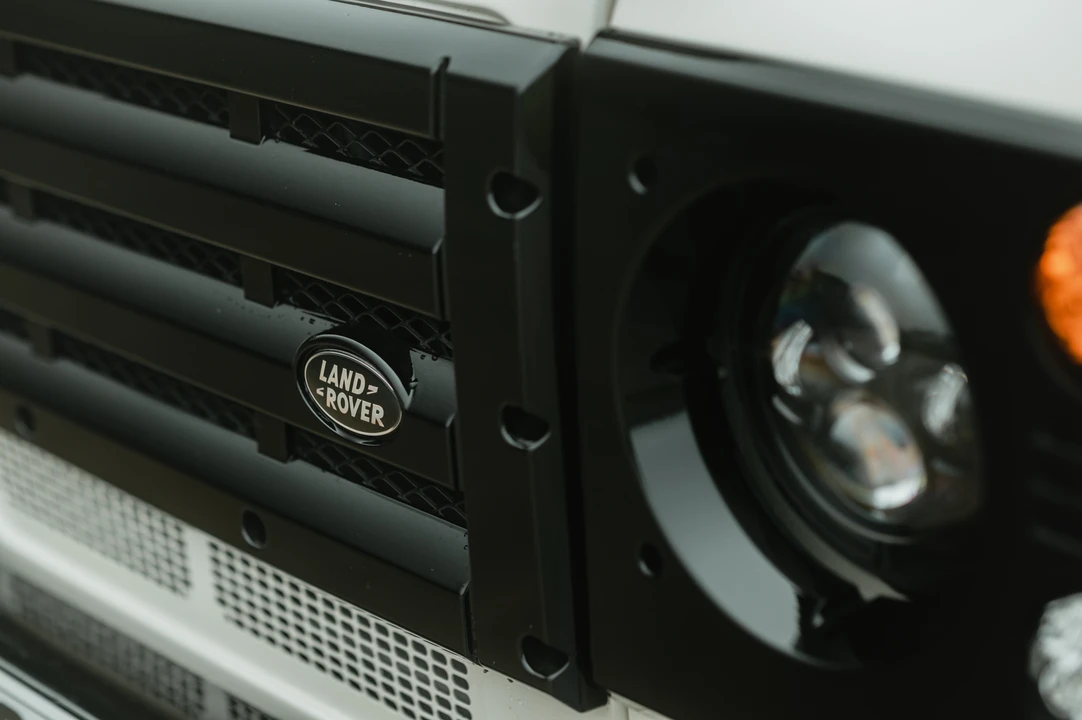 2012 Land Rover Defender 110 - Image 24 of 31