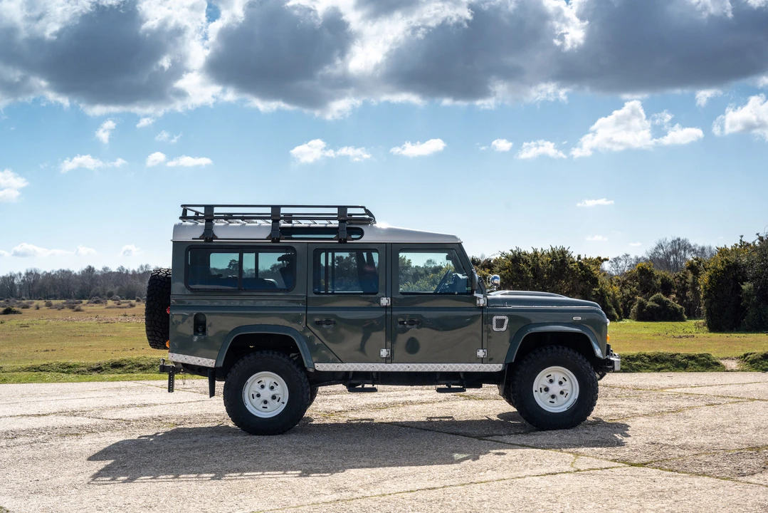 2012 Land Rover Defender 110 - Image 7 of 31