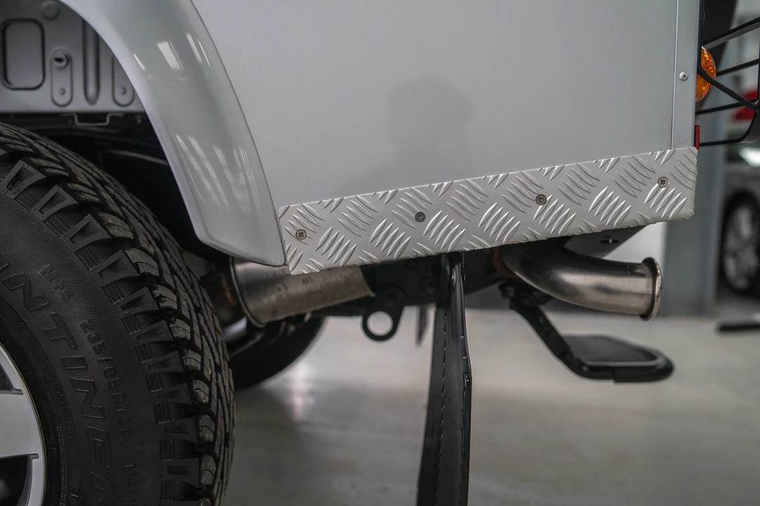 2012 Land Rover Defender 110 - Image 23 of 31