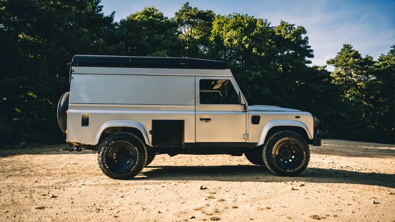 2012 Land Rover Defender 110 - Image 9 of 31