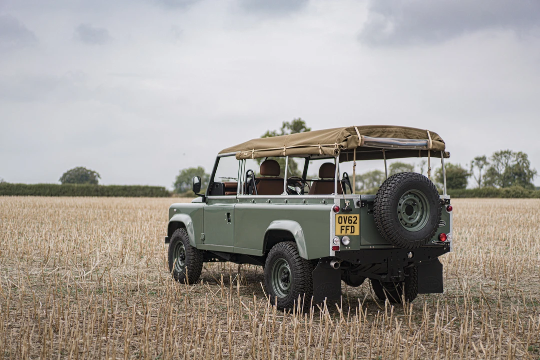 2012 Land Rover Defender 110 - Image 14 of 31