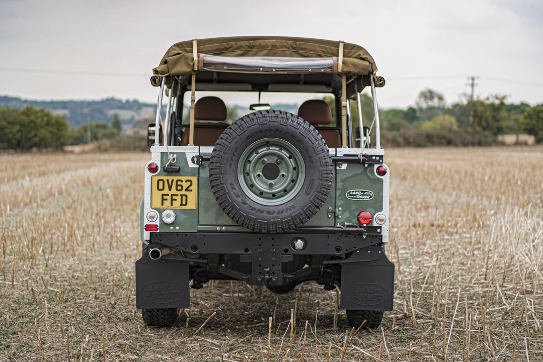 2012 Land Rover Defender 110 - Image 15 of 31