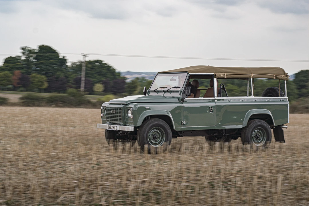 2012 Land Rover Defender 110 - Image 13 of 31