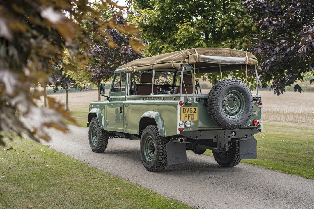 2012 Land Rover Defender 110 - Image 19 of 31