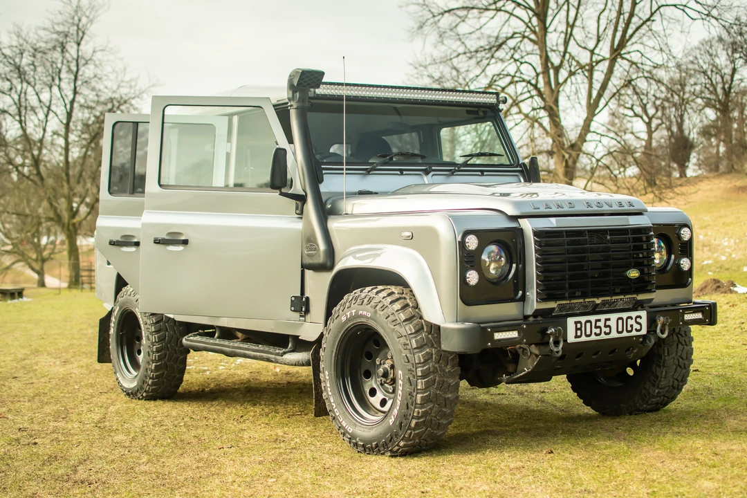 2012 Land Rover Defender 110 - Image 7 of 31
