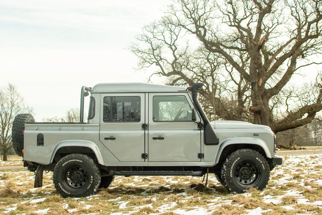 2012 Land Rover Defender 110 - Image 9 of 31