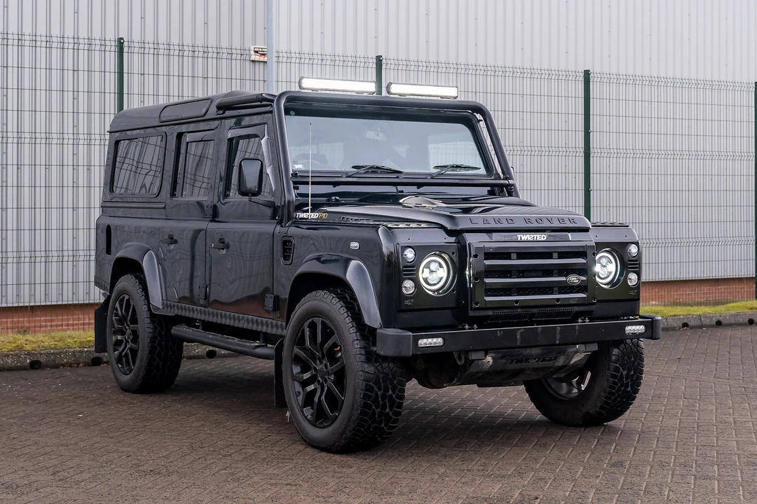 2012 Land Rover Defender 110 - Image 2 of 31