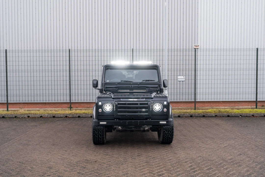 2012 Land Rover Defender 110 - Image 3 of 31