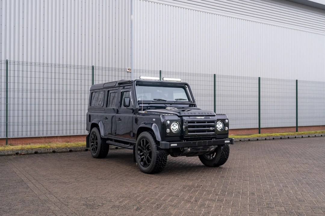 2012 Land Rover Defender 110 - Image 10 of 31