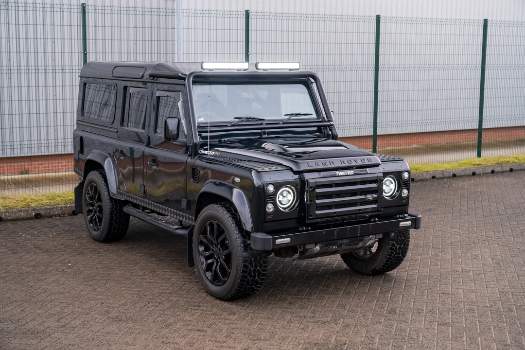 2012 Land Rover Defender 110 - Image 19 of 31