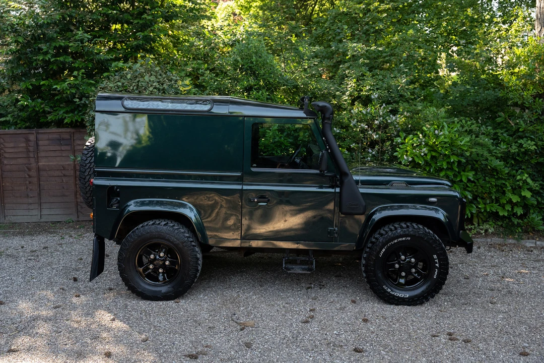 2012 Land Rover Defender 90 - Image 14 of 31