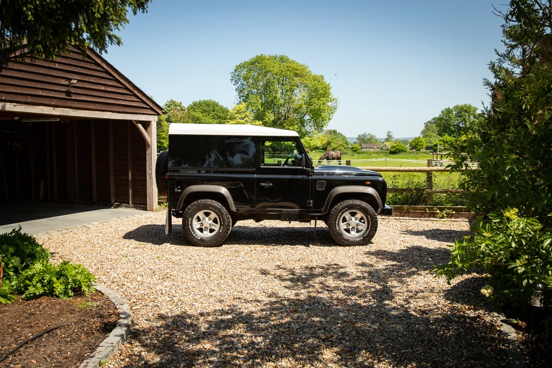 2012 Land Rover Defender 90 - Image 5 of 31