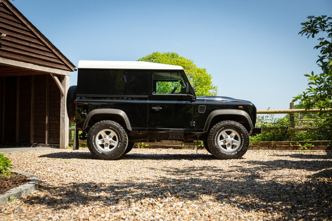 2012 Land Rover Defender 90 - Image 13 of 31