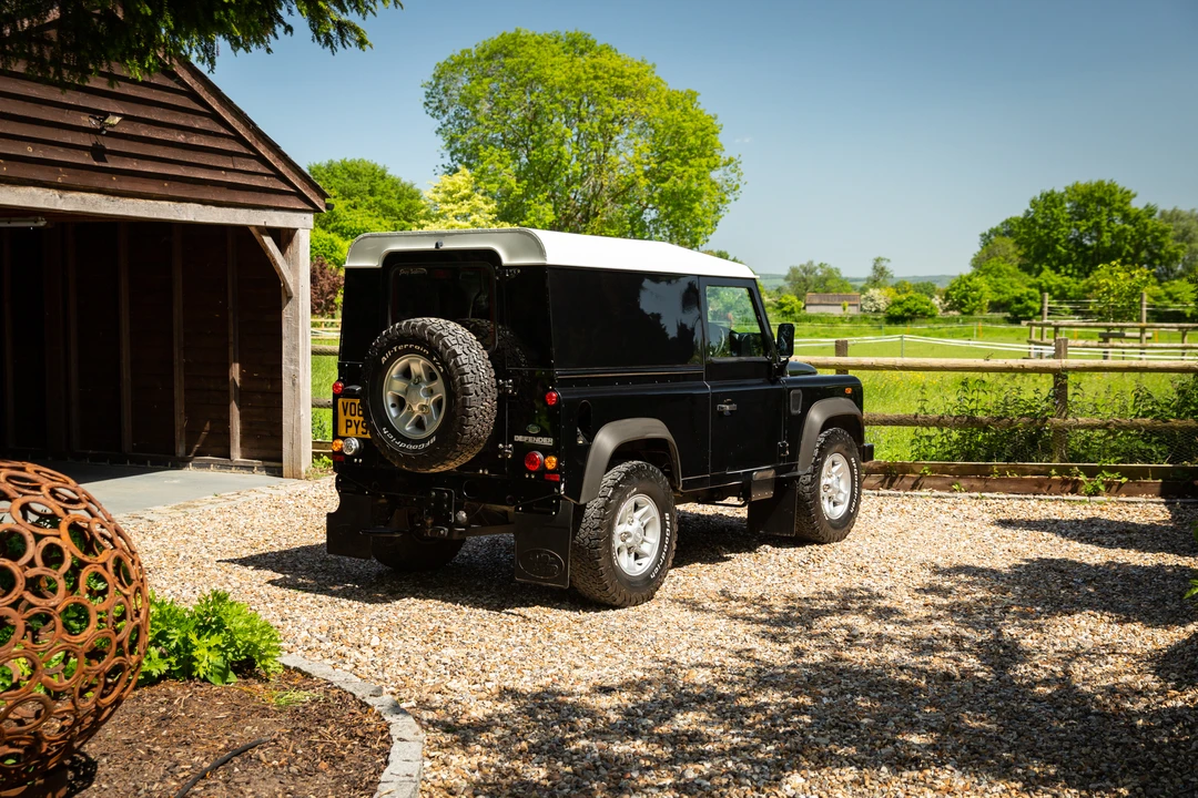 2012 Land Rover Defender 90 - Image 6 of 31