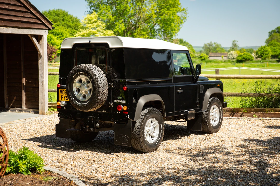 2012 Land Rover Defender 90 - Image 14 of 31