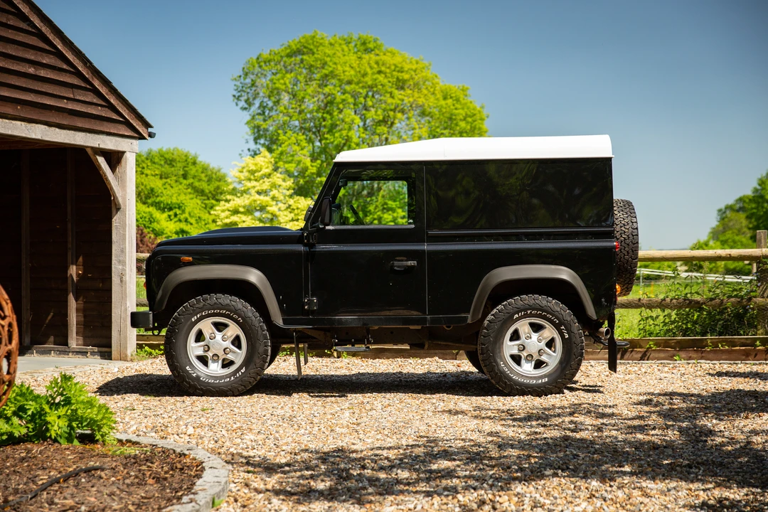 2012 Land Rover Defender 90 - Image 9 of 31