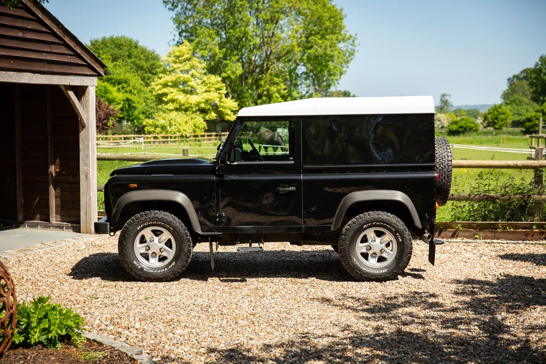 2012 Land Rover Defender 90 - Image 17 of 31