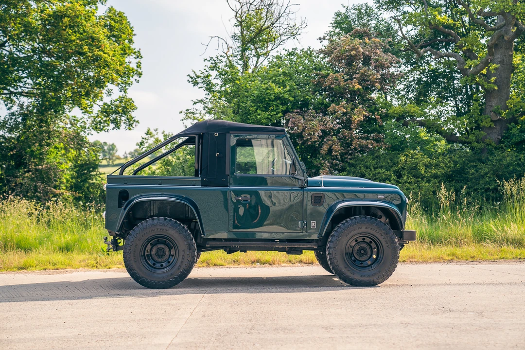 2012 Land Rover Defender 90 - Image 5 of 31