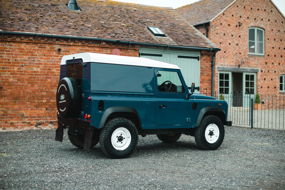 2012 Land Rover Defender 90 - Image 6 of 31