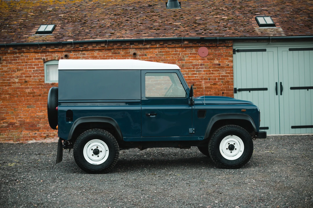 2012 Land Rover Defender 90 - Image 5 of 31