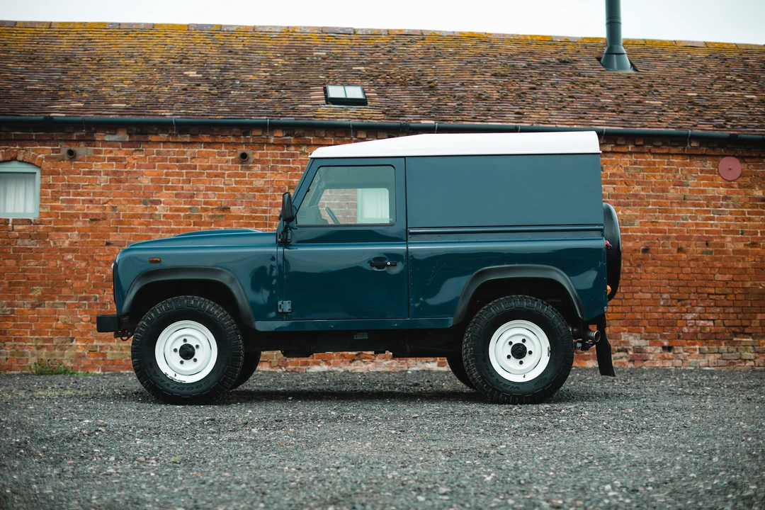 2012 Land Rover Defender 90 - Image 15 of 31