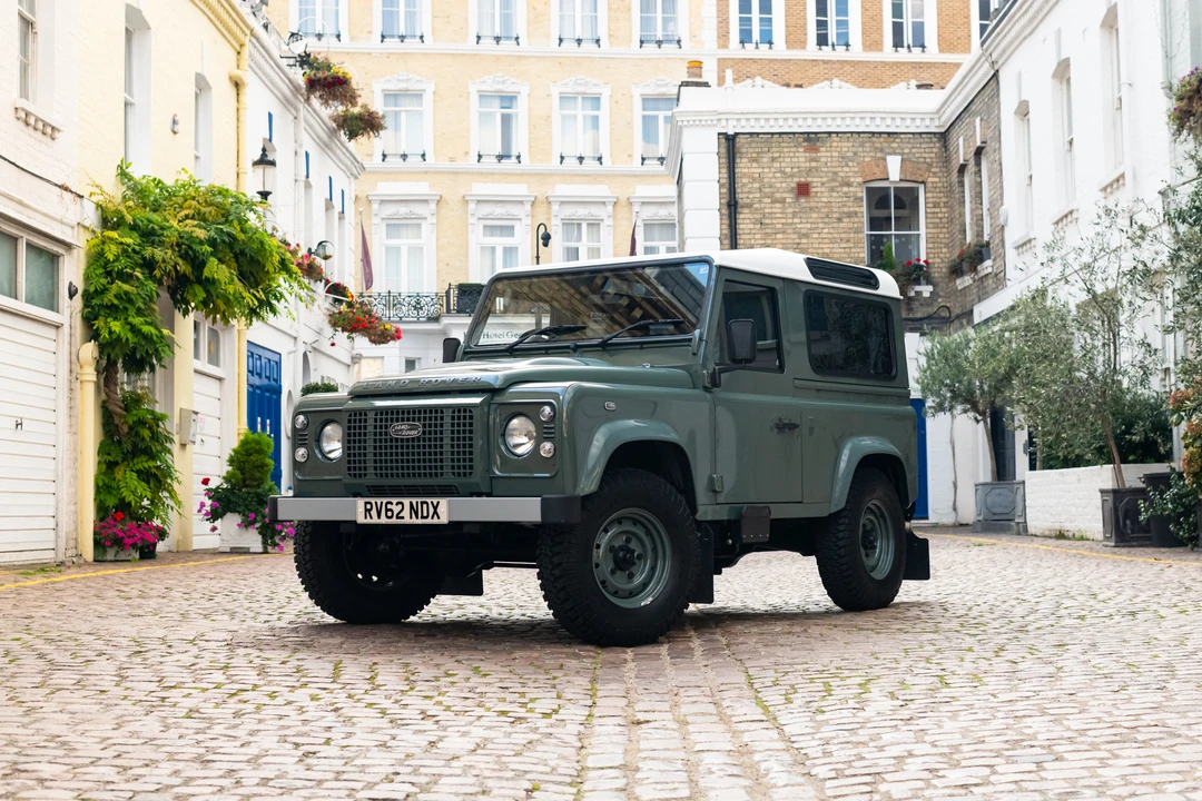 2012 Land Rover Defender 90 - Image 3 of 31