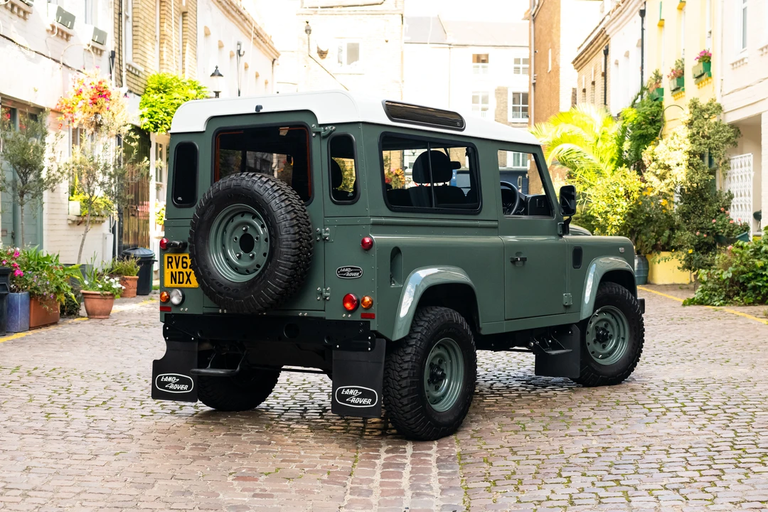 2012 Land Rover Defender 90 - Image 7 of 31