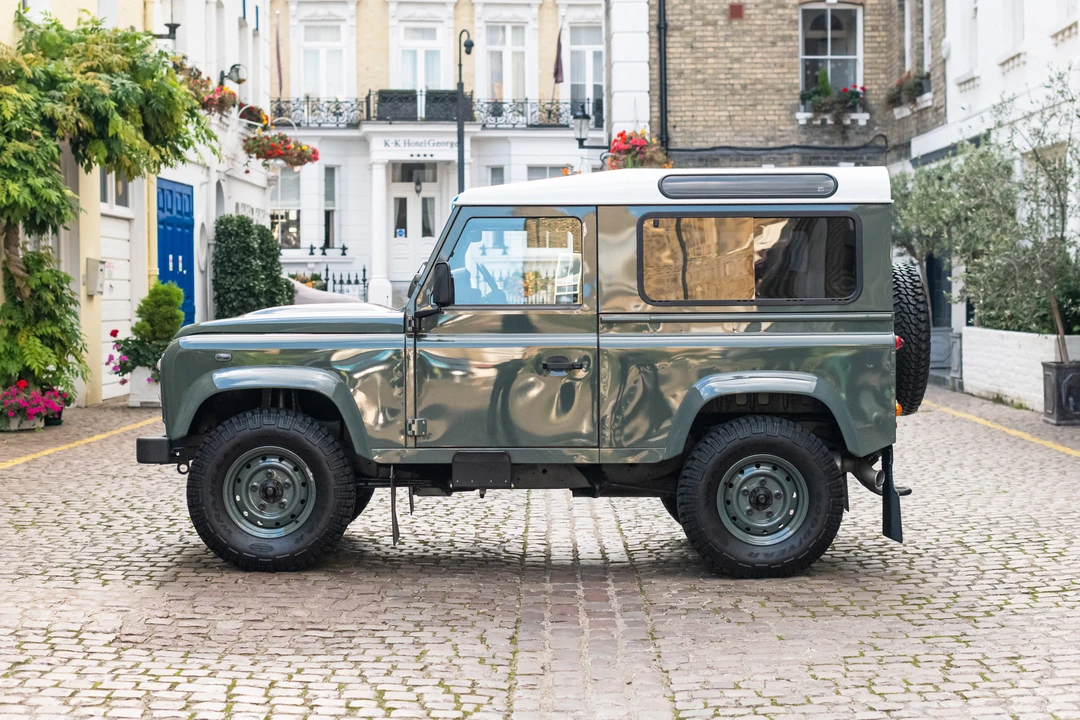 2012 Land Rover Defender 90 - Image 10 of 31