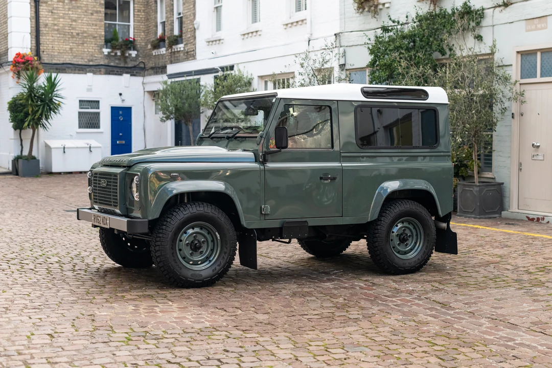 2012 Land Rover Defender 90 - Image 11 of 31
