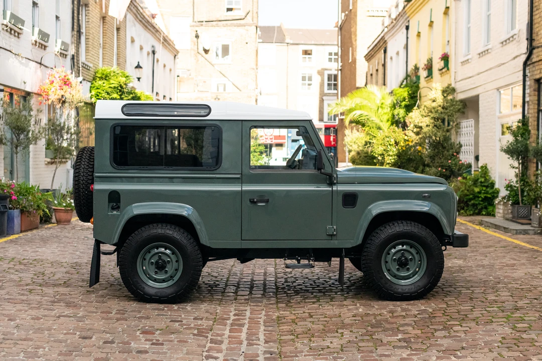 2012 Land Rover Defender 90 - Image 13 of 31