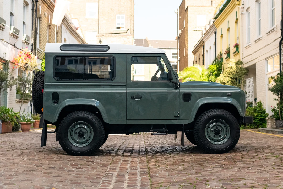 2012 Land Rover Defender 90 - Image 14 of 31