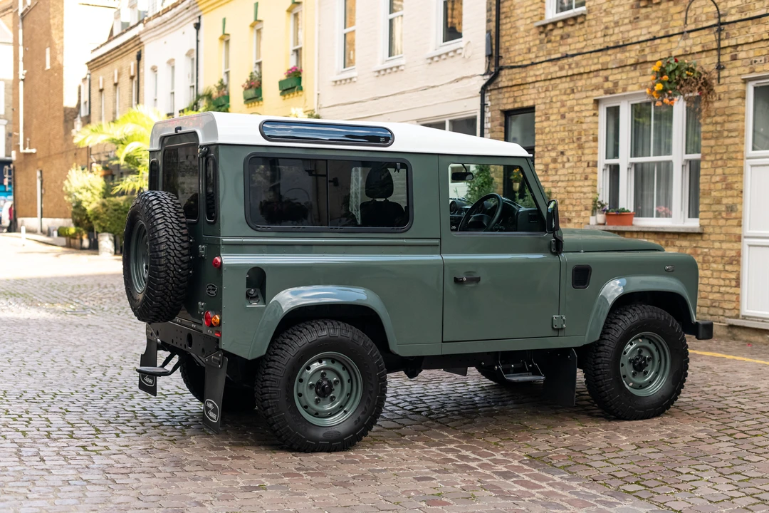 2012 Land Rover Defender 90 - Image 15 of 31