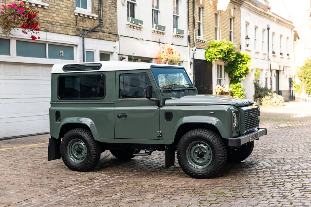 2012 Land Rover Defender 90 - Image 16 of 31