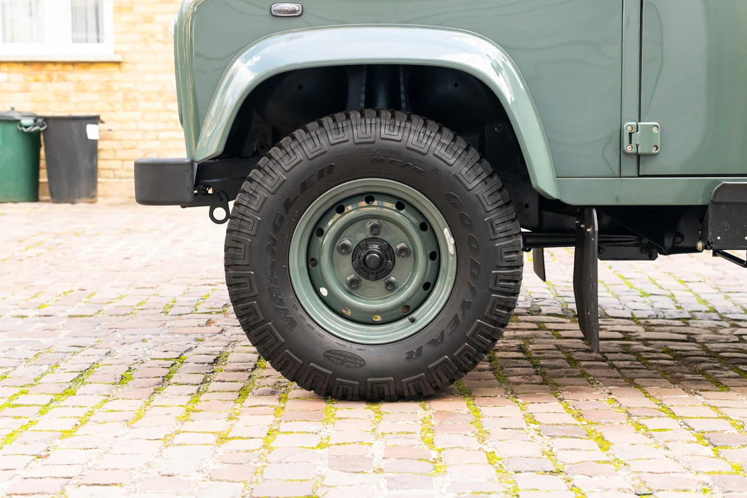 2012 Land Rover Defender 90 - Image 20 of 31