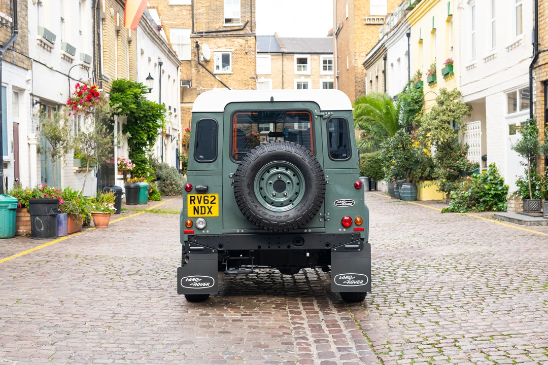 2012 Land Rover Defender 90 - Image 17 of 31