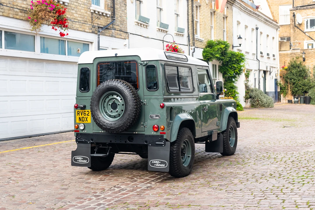 2012 Land Rover Defender 90 - Image 18 of 31