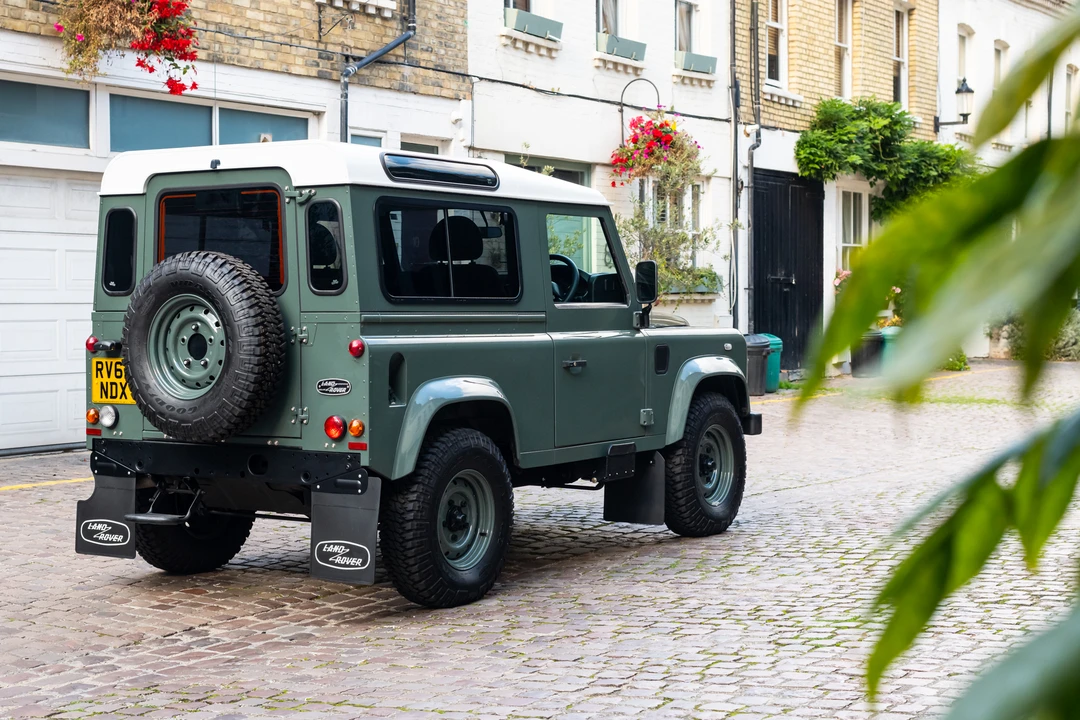 2012 Land Rover Defender 90 - Image 8 of 31