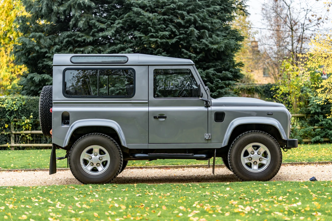 2012 Land Rover Defender 90 - Image 9 of 31
