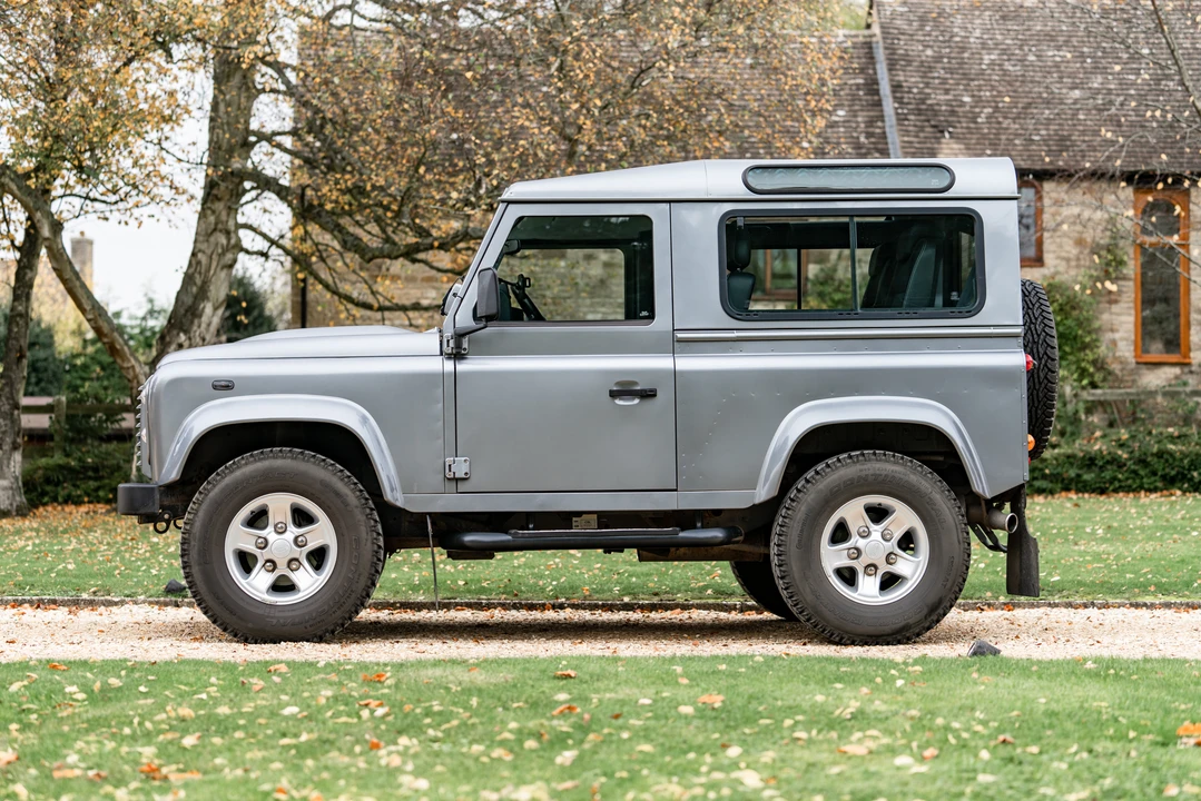2012 Land Rover Defender 90 - Image 13 of 31