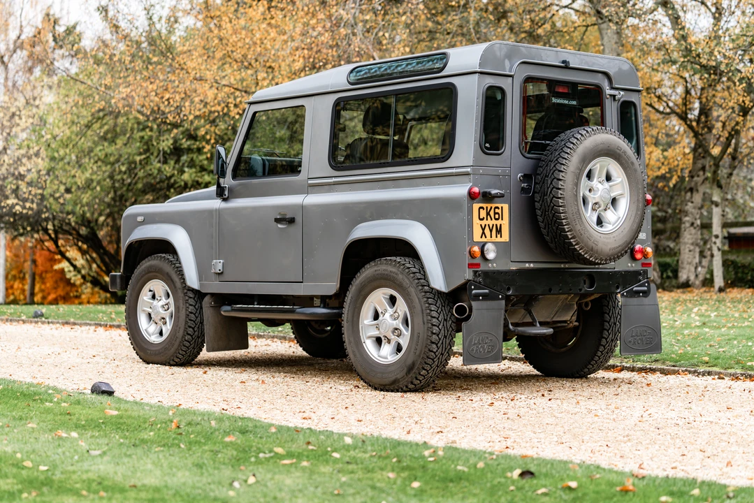 2012 Land Rover Defender 90 - Image 6 of 31