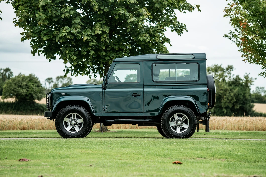 2012 Land Rover Defender 90 - Image 5 of 31