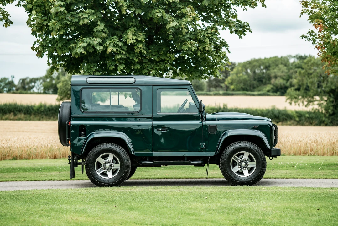 2012 Land Rover Defender 90 - Image 15 of 31