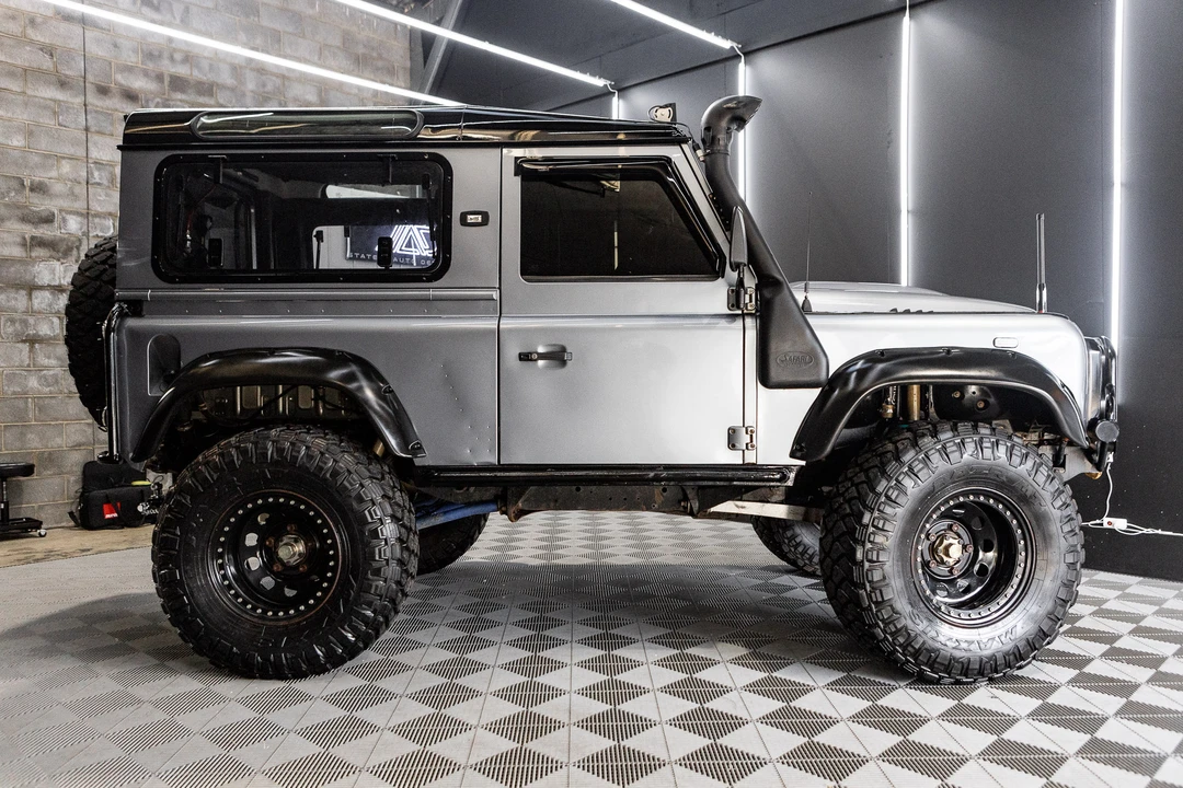 2012 Land Rover Defender 90 - Image 5 of 31