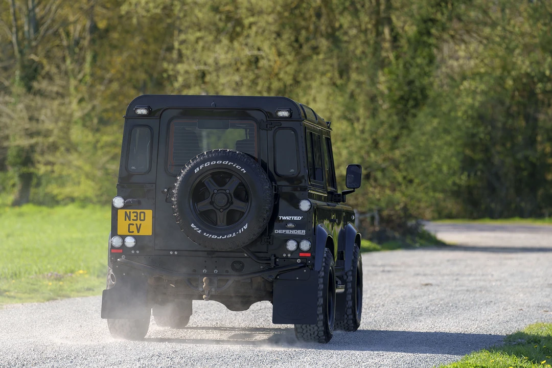 2012 Land Rover Defender 90 - Image 17 of 31