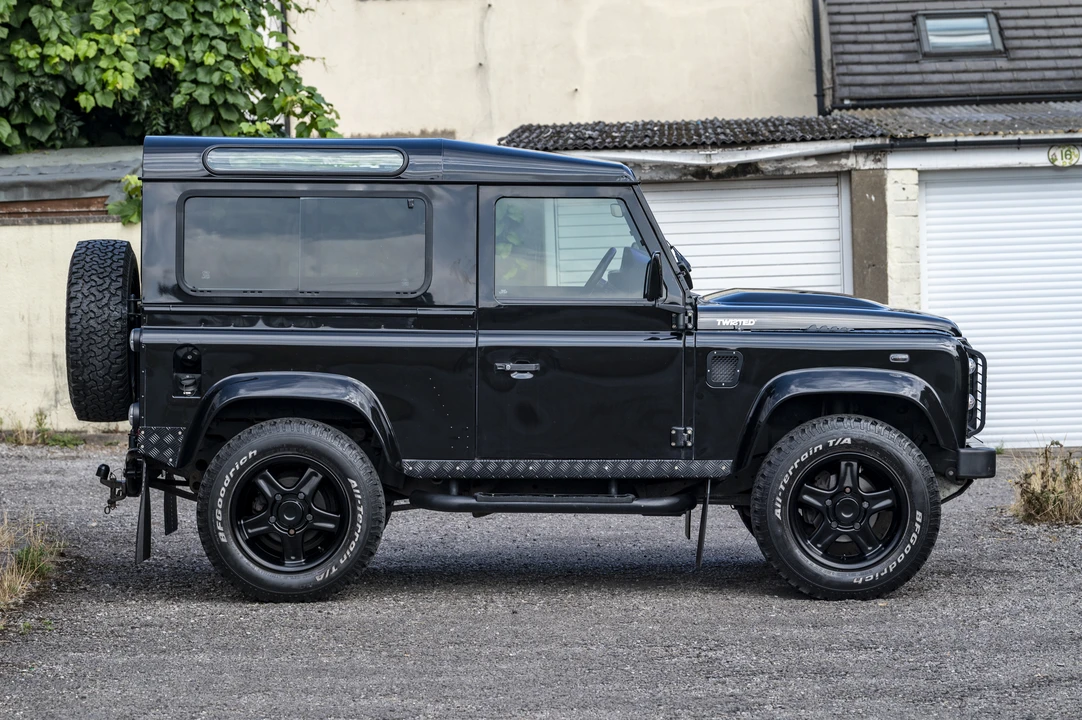 2012 Land Rover Defender 90 - Image 5 of 31