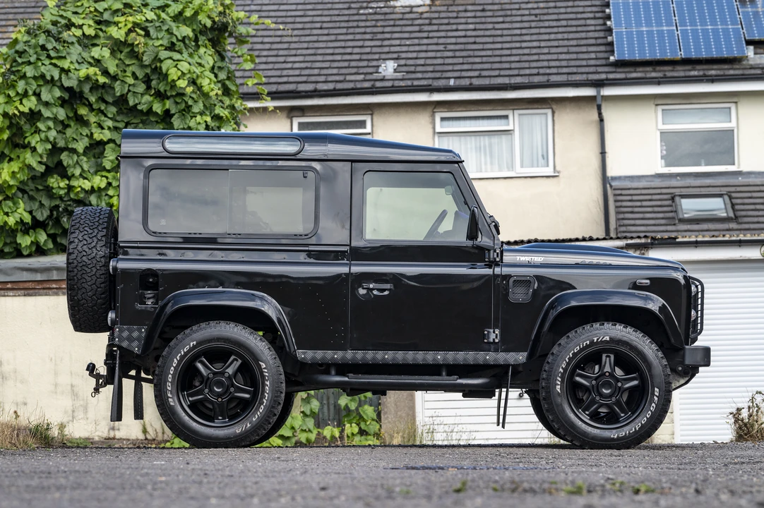 2012 Land Rover Defender 90 - Image 20 of 31
